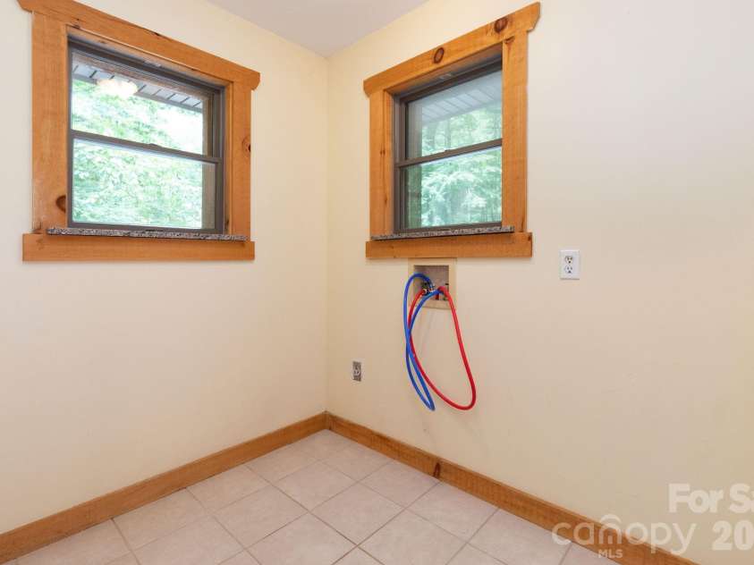 107 Cabin Fever Trail, Maggie Valley, NC 28751.  MLS# CAR4288888, YatesRealty ID 33824. Main Level Laundry Room