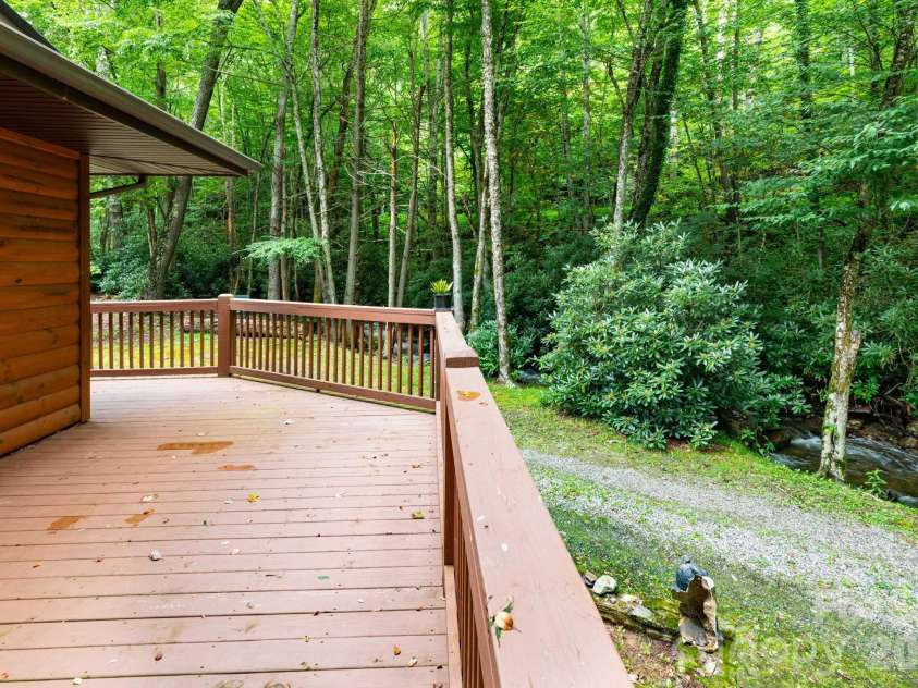 107 Cabin Fever Trail, Maggie Valley, NC 28751.  MLS# CAR4288888, YatesRealty ID 33824. Wraparound Deck
