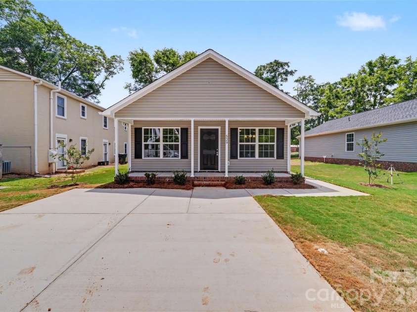 529 Crosby Street, Rock Hill, SC 29732.  MLS# CAR4381390, YatesRealty ID 33824. 