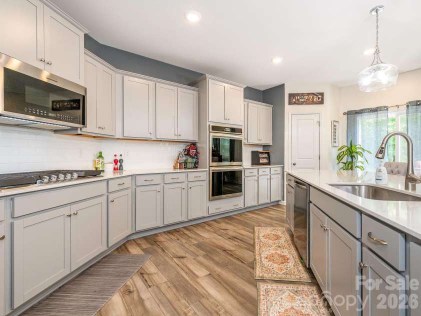 388 Kennerly Center Drive, Mooresville, NC 28115.  MLS# CAR4392163, YatesRealty ID 33827. HUGE KITCHEN
