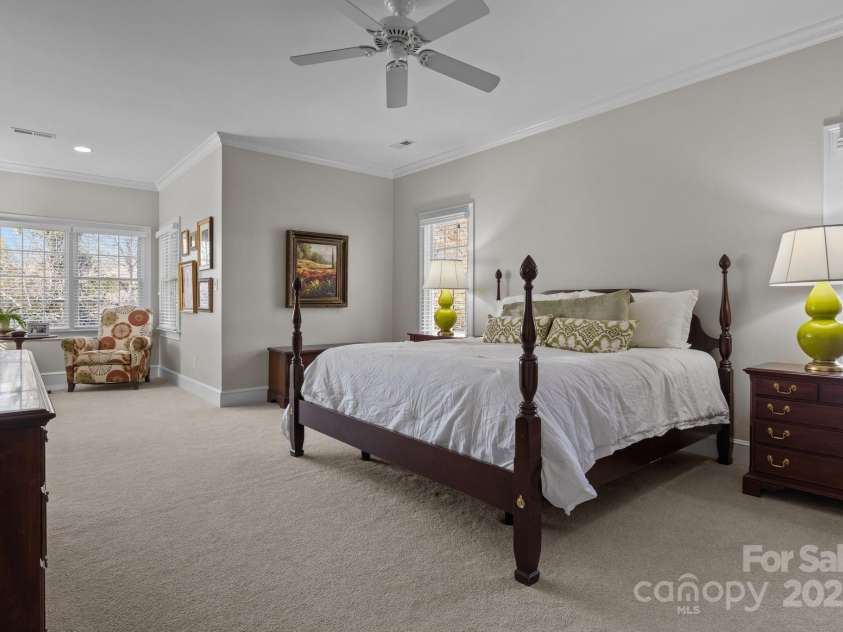 110 Lynbrook Drive, Davidson, NC 28036.  MLS# CAR4218797, YatesRealty ID 33828. The spacious primary suite boasts a luxurious en suite bath.