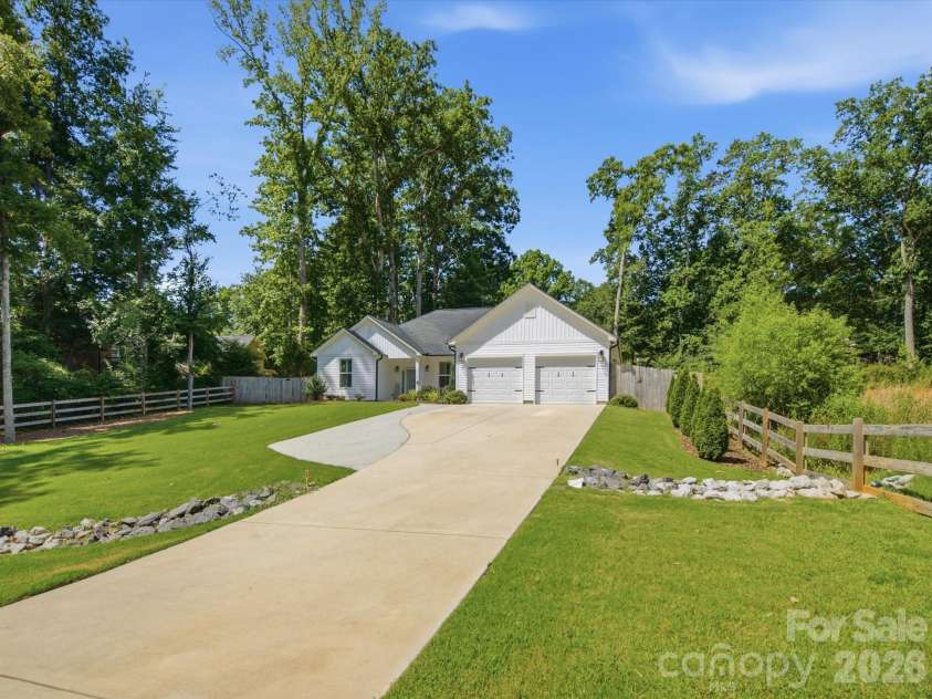 1863 Sardis Drive, Lancaster, SC 29720.  MLS# CAR4398191, YatesRealty ID 33829. 