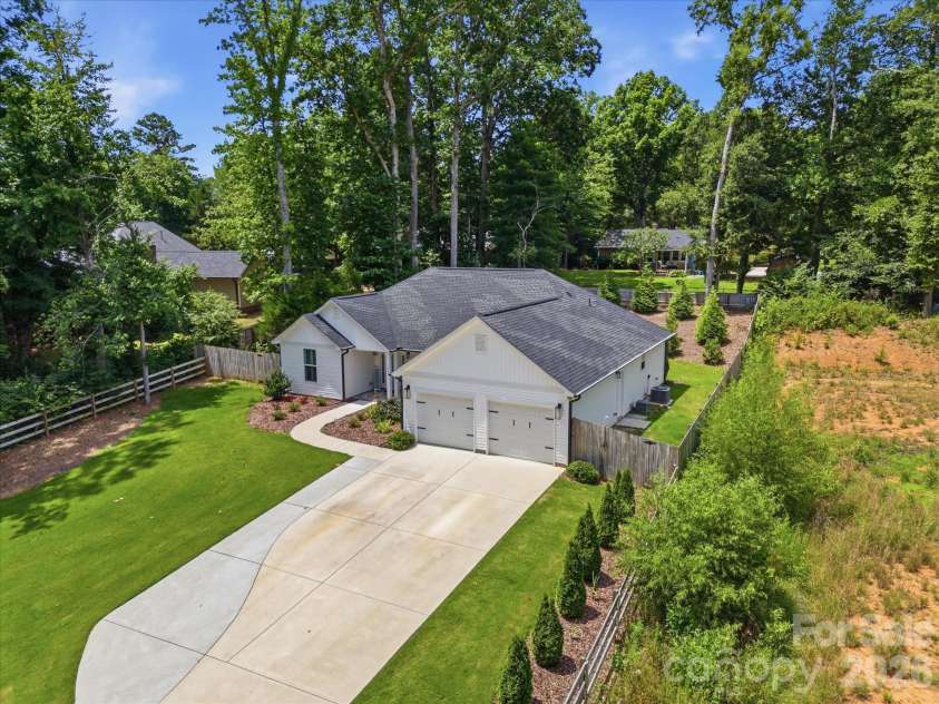 1863 Sardis Drive, Lancaster, SC 29720.  MLS# CAR4398191, YatesRealty ID 33829. 