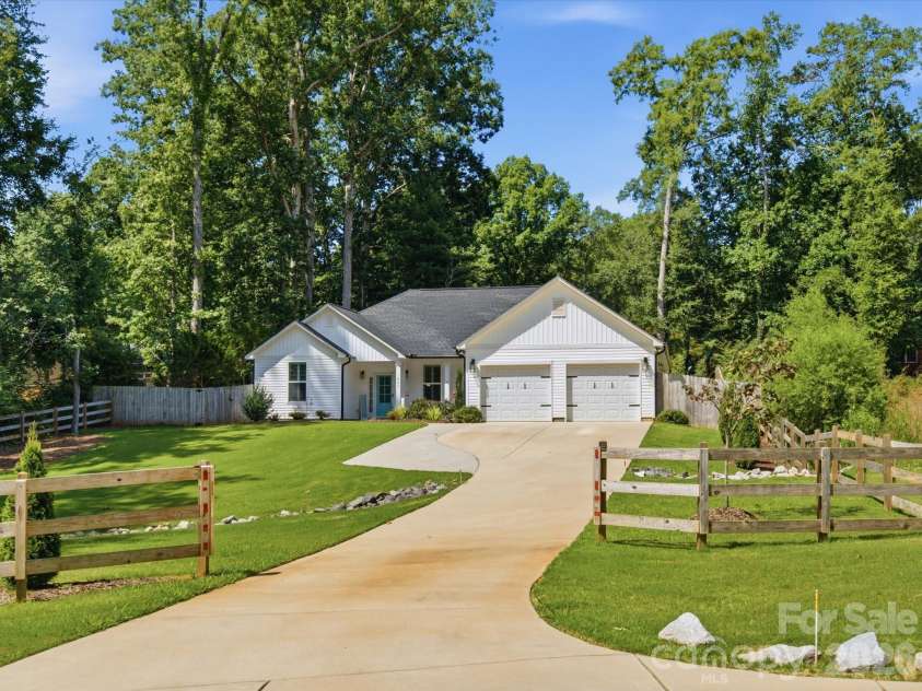 1863 Sardis Drive, Lancaster, SC 29720.  MLS# CAR4398191, YatesRealty ID 33829. 