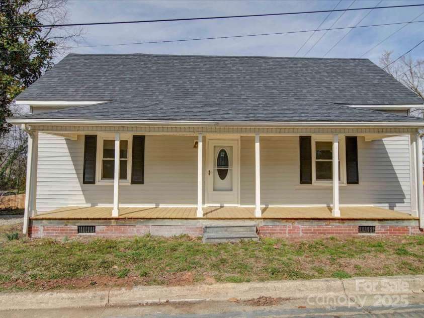 704 Mill Street, Albemarle, NC 28001.  MLS# CAR4225349, YatesRealty ID 3383. 
