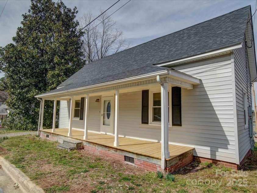 704 Mill Street, Albemarle, NC 28001.  MLS# CAR4225349, YatesRealty ID 3383. 