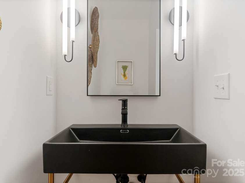 2006 St John Street, Charlotte, NC 28216.  MLS# CAR4255545, YatesRealty ID 33830. 