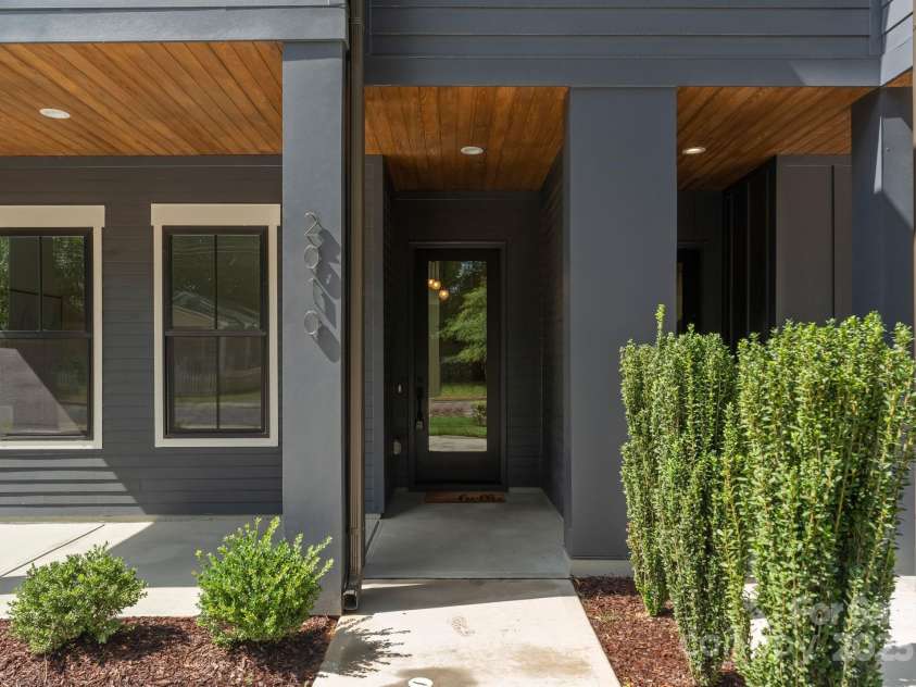 2006 St John Street, Charlotte, NC 28216.  MLS# CAR4255545, YatesRealty ID 33830. 