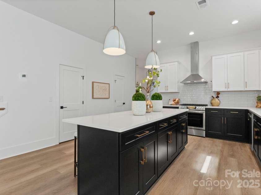 2006 St John Street, Charlotte, NC 28216.  MLS# CAR4255545, YatesRealty ID 33830. 