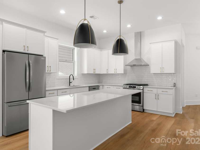 2006 St John Street, Charlotte, NC 28216.  MLS# CAR4255545, YatesRealty ID 33830. Kitchen