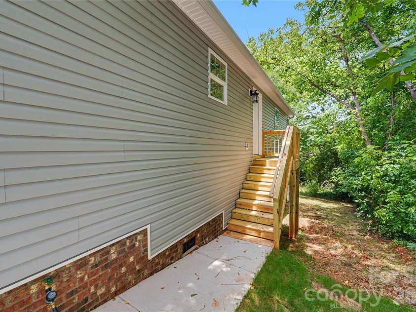 420 Fewell Street, Rock Hill, SC 29730.  MLS# CAR4380399, YatesRealty ID 33830. 