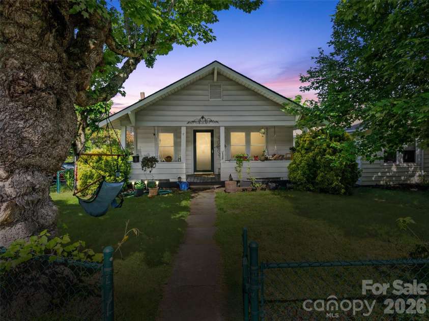 2 Pelzer Street, Asheville, NC 28804.  MLS# CAR4397260, YatesRealty ID 33831. 
