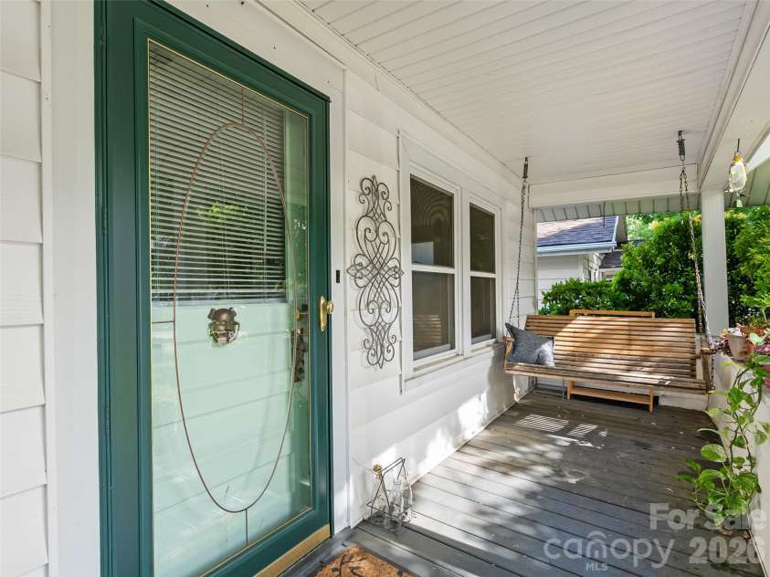 2 Pelzer Street, Asheville, NC 28804.  MLS# CAR4397260, YatesRealty ID 33831. 