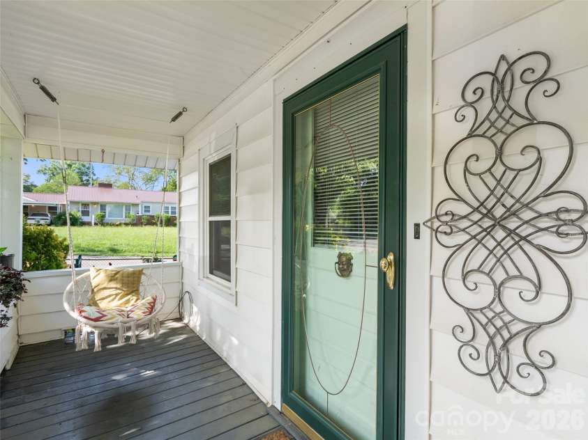 2 Pelzer Street, Asheville, NC 28804.  MLS# CAR4397260, YatesRealty ID 33831. 