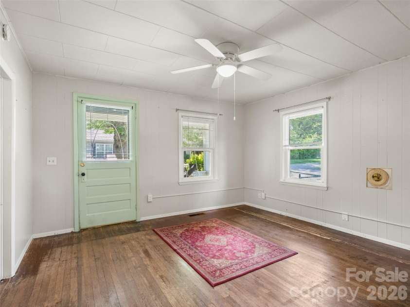 2 Pelzer Street, Asheville, NC 28804.  MLS# CAR4397260, YatesRealty ID 33831. 