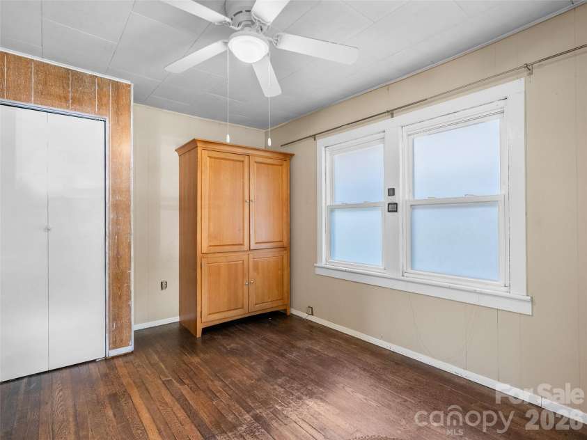 2 Pelzer Street, Asheville, NC 28804.  MLS# CAR4397260, YatesRealty ID 33831. 