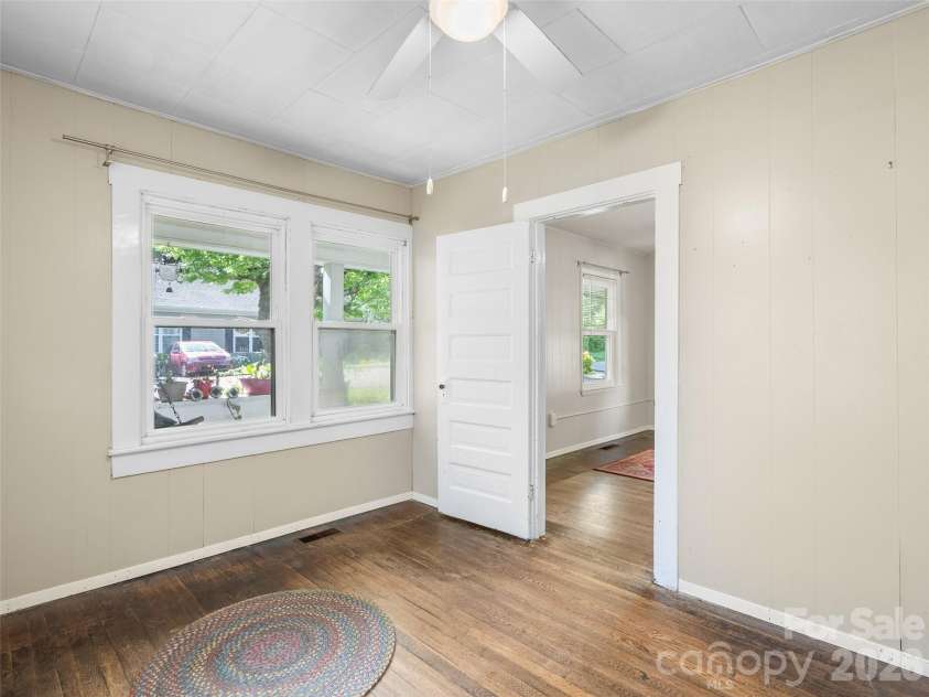 2 Pelzer Street, Asheville, NC 28804.  MLS# CAR4397260, YatesRealty ID 33831. 