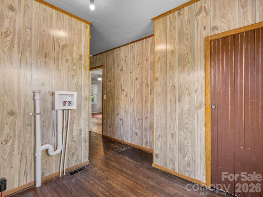 2 Pelzer Street, Asheville, NC 28804.  MLS# CAR4397260, YatesRealty ID 33831. 