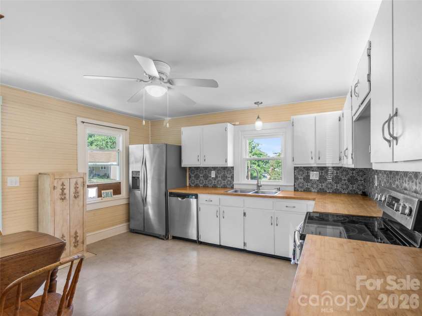 2 Pelzer Street, Asheville, NC 28804.  MLS# CAR4397260, YatesRealty ID 33831. 