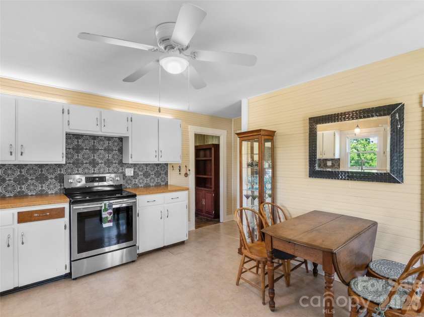 2 Pelzer Street, Asheville, NC 28804.  MLS# CAR4397260, YatesRealty ID 33831. 