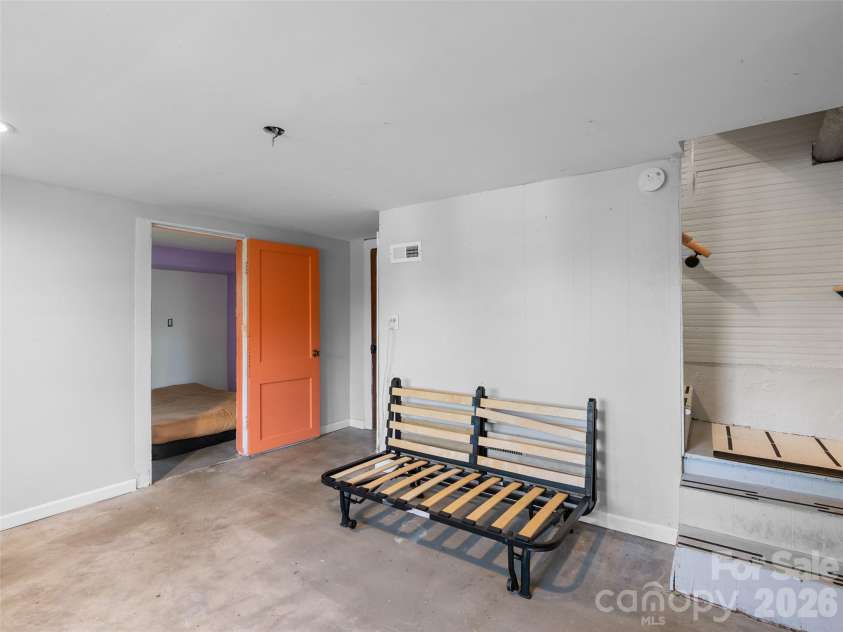 2 Pelzer Street, Asheville, NC 28804.  MLS# CAR4397260, YatesRealty ID 33831. 