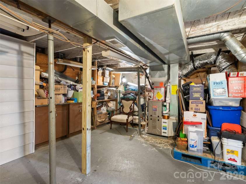 2 Pelzer Street, Asheville, NC 28804.  MLS# CAR4397260, YatesRealty ID 33831. 