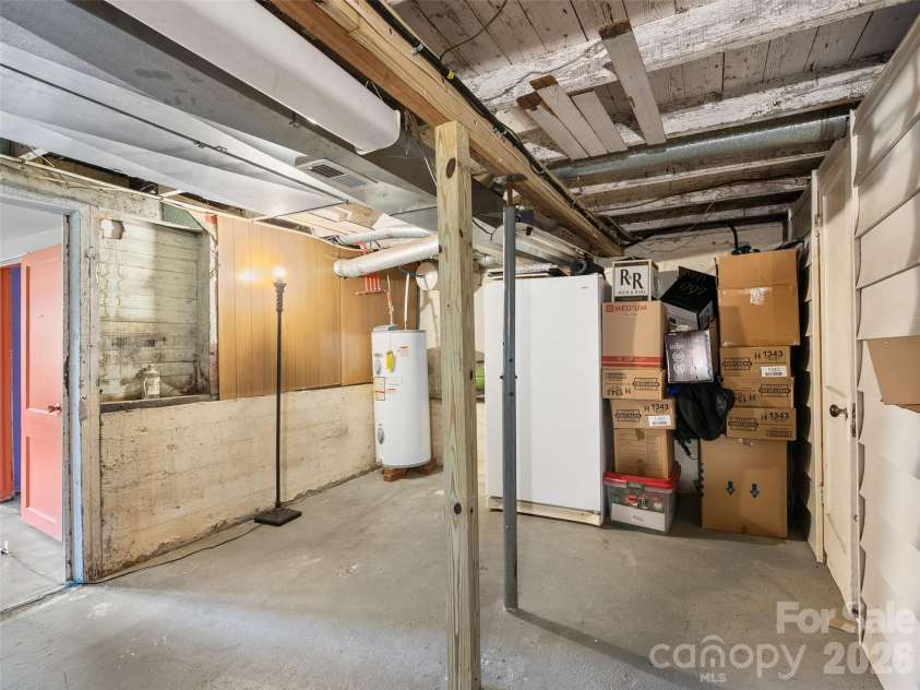 2 Pelzer Street, Asheville, NC 28804.  MLS# CAR4397260, YatesRealty ID 33831. 
