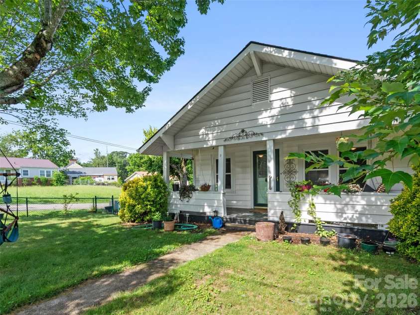 2 Pelzer Street, Asheville, NC 28804.  MLS# CAR4397260, YatesRealty ID 33831. 
