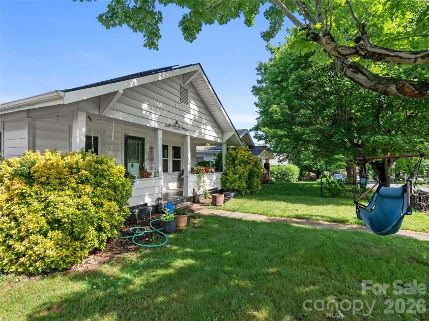 2 Pelzer Street, Asheville, NC 28804.  MLS# CAR4397260, YatesRealty ID 33831. 