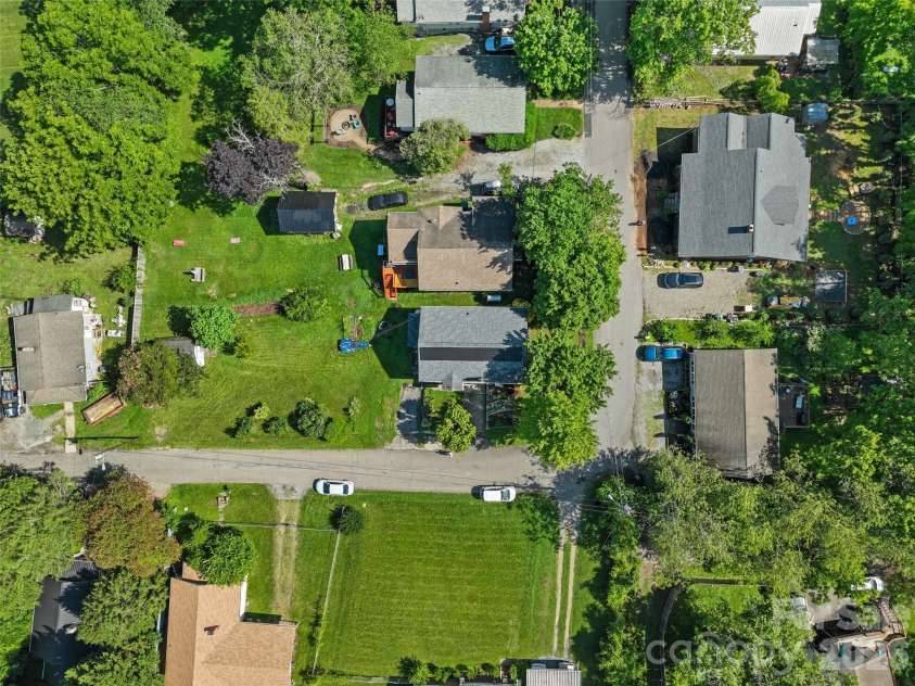 2 Pelzer Street, Asheville, NC 28804.  MLS# CAR4397260, YatesRealty ID 33831. 