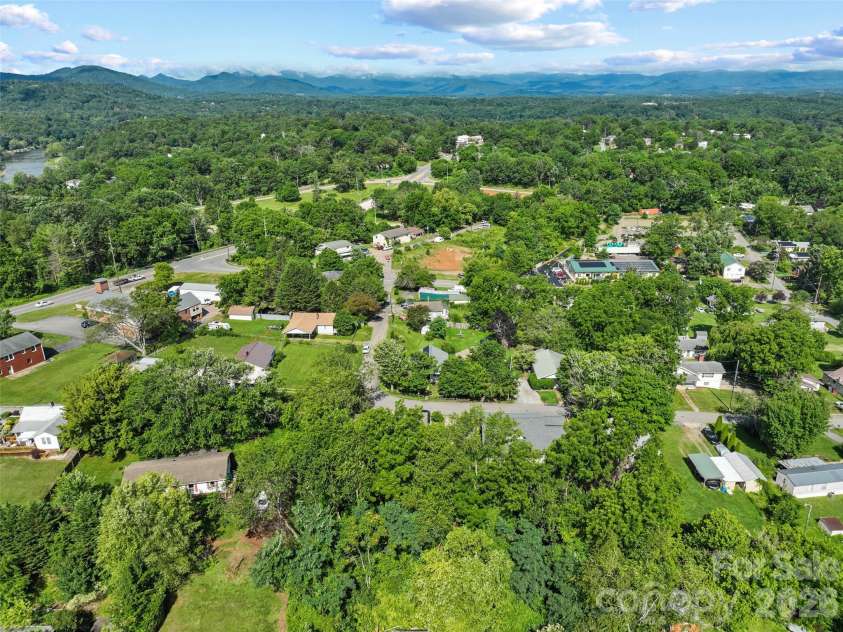 2 Pelzer Street, Asheville, NC 28804.  MLS# CAR4397260, YatesRealty ID 33831. 