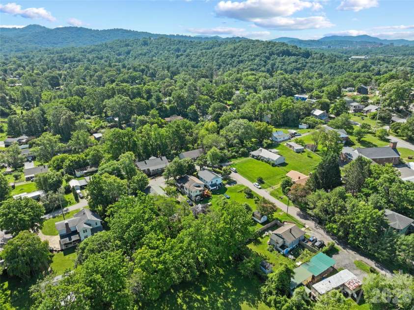 2 Pelzer Street, Asheville, NC 28804.  MLS# CAR4397260, YatesRealty ID 33831. 