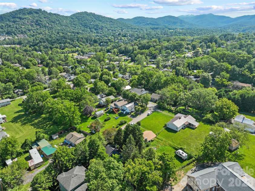 2 Pelzer Street, Asheville, NC 28804.  MLS# CAR4397260, YatesRealty ID 33831. 