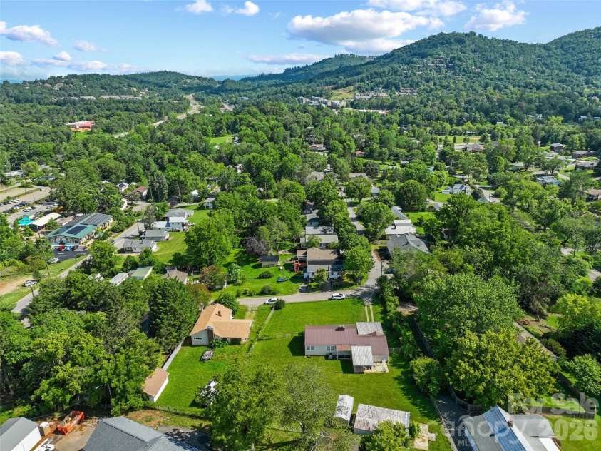 2 Pelzer Street, Asheville, NC 28804.  MLS# CAR4397260, YatesRealty ID 33831. 