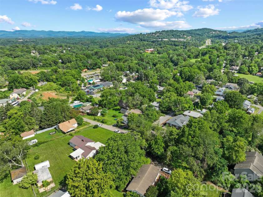 2 Pelzer Street, Asheville, NC 28804.  MLS# CAR4397260, YatesRealty ID 33831. 