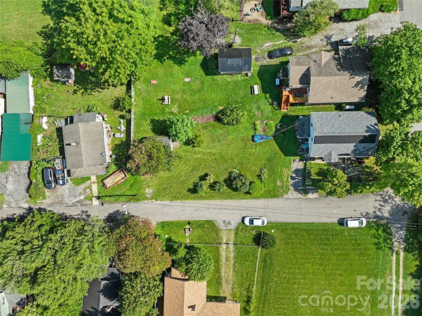2 Pelzer Street, Asheville, NC 28804.  MLS# CAR4397260, YatesRealty ID 33831. 
