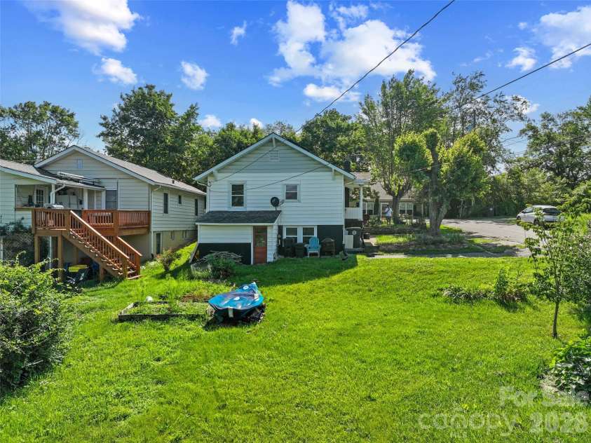 2 Pelzer Street, Asheville, NC 28804.  MLS# CAR4397260, YatesRealty ID 33831. 