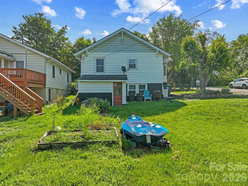 2 Pelzer Street, Asheville, NC 28804.  MLS# CAR4397260, YatesRealty ID 33831. 