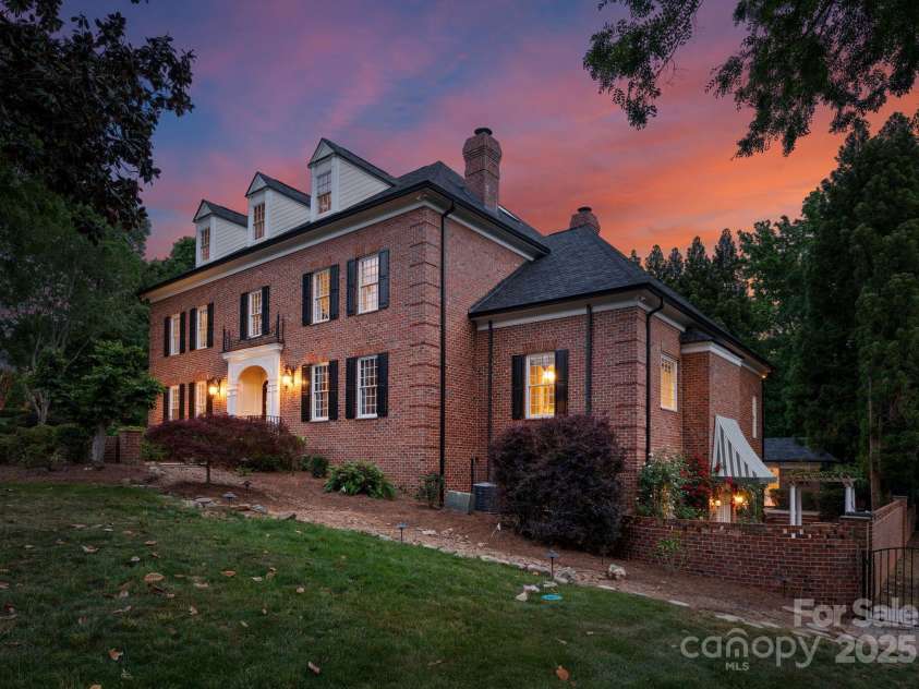 3314 Leamington Lane, Charlotte, NC 28226.  MLS# CAR4252556, YatesRealty ID 33832. 