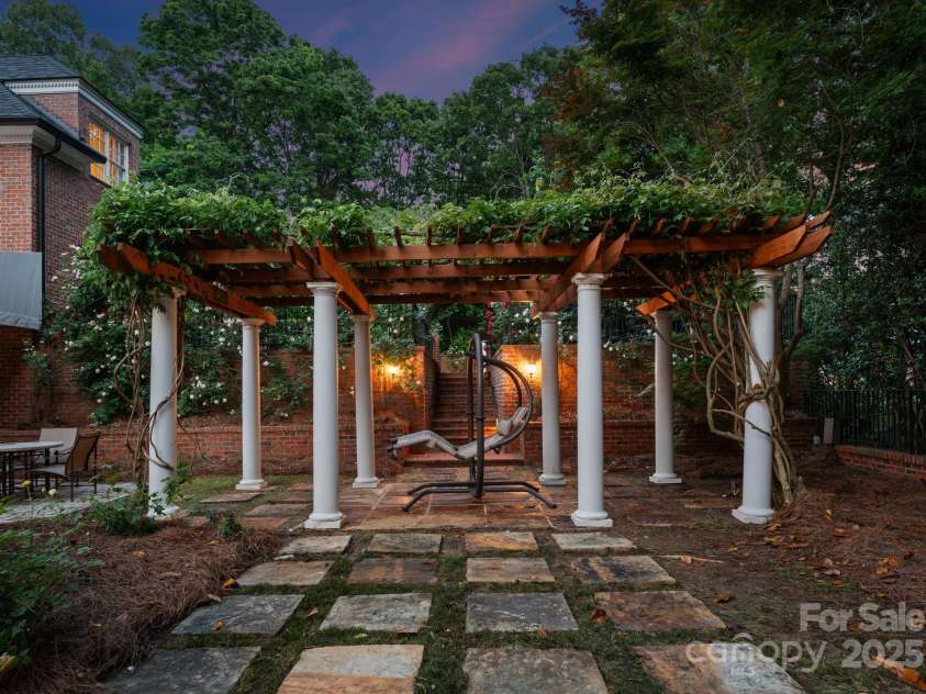 3314 Leamington Lane, Charlotte, NC 28226.  MLS# CAR4252556, YatesRealty ID 33832. 