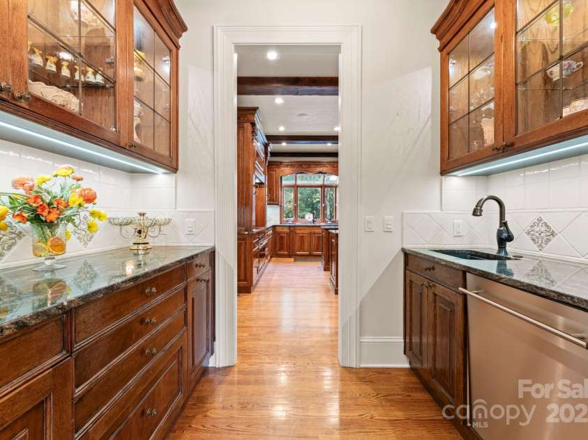 3314 Leamington Lane, Charlotte, NC 28226.  MLS# CAR4252556, YatesRealty ID 33832. Butler's Pantry (main-level)