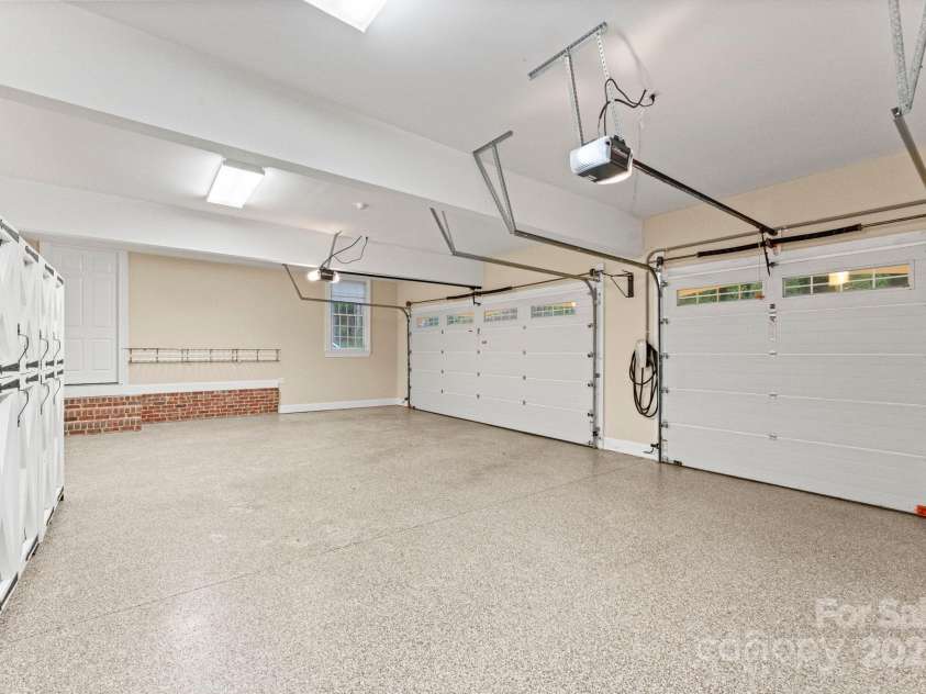 3314 Leamington Lane, Charlotte, NC 28226.  MLS# CAR4252556, YatesRealty ID 33832. Garage (main-level)