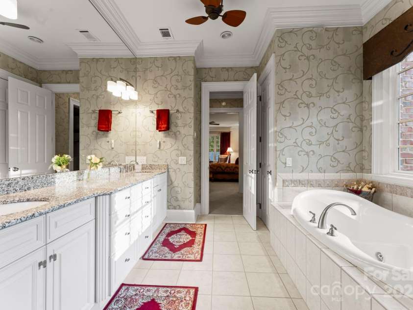 3314 Leamington Lane, Charlotte, NC 28226.  MLS# CAR4252556, YatesRealty ID 33832. Primary Ensuite Bathroom (main-level)