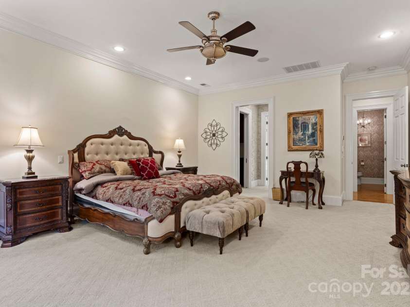 3314 Leamington Lane, Charlotte, NC 28226.  MLS# CAR4252556, YatesRealty ID 33832. Primary Suite (main-level)