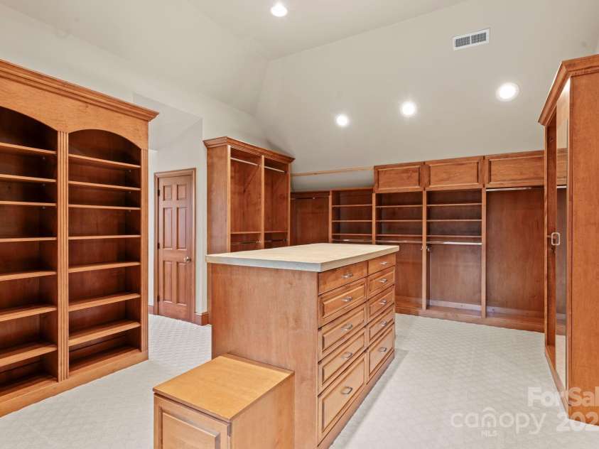 3314 Leamington Lane, Charlotte, NC 28226.  MLS# CAR4252556, YatesRealty ID 33832. Seasonal Closet Room (third-floor)