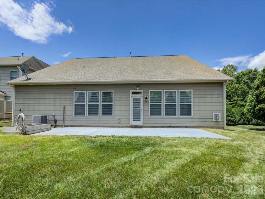 6005 Hyde Park Drive, Indian Trail, NC 28079.  MLS# CAR4395554, YatesRealty ID 33832. 