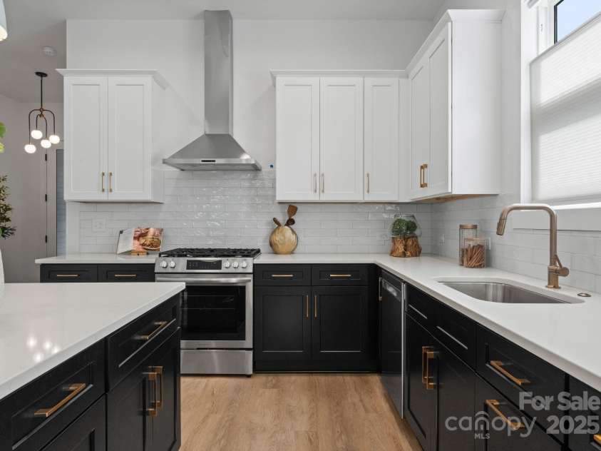 2004 St John Street, Charlotte, NC 28216.  MLS# CAR4261308, YatesRealty ID 33833. 