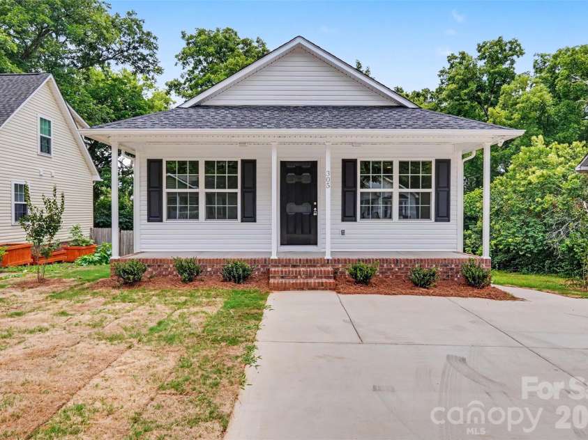 305 Hagins Street, Rock Hill, SC 29730.  MLS# CAR4380387, YatesRealty ID 33833. 