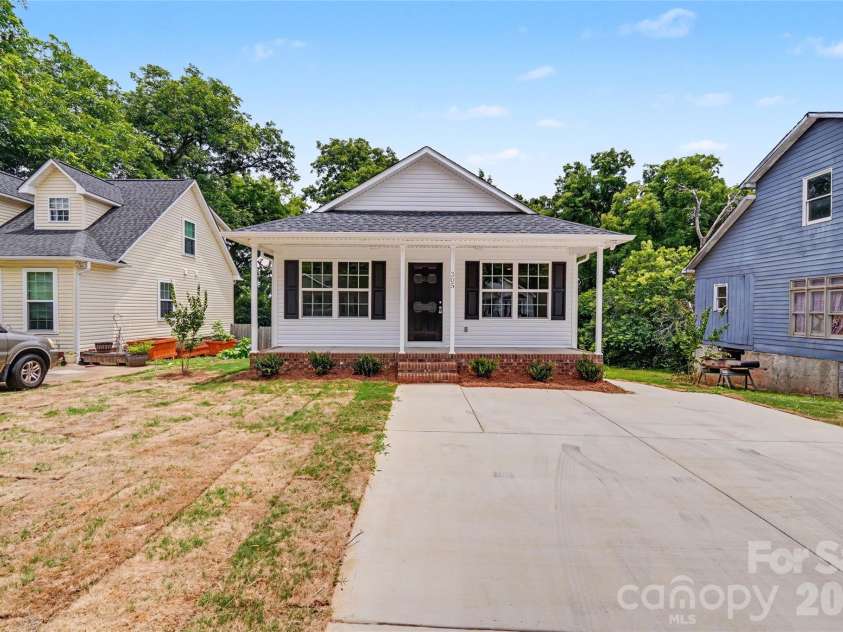 305 Hagins Street, Rock Hill, SC 29730.  MLS# CAR4380387, YatesRealty ID 33833. 