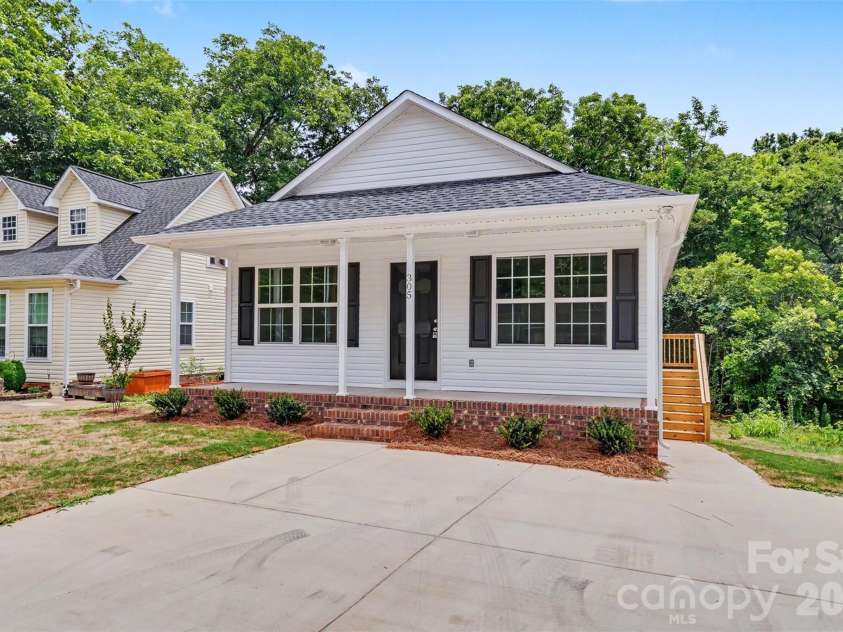 305 Hagins Street, Rock Hill, SC 29730.  MLS# CAR4380387, YatesRealty ID 33833. 
